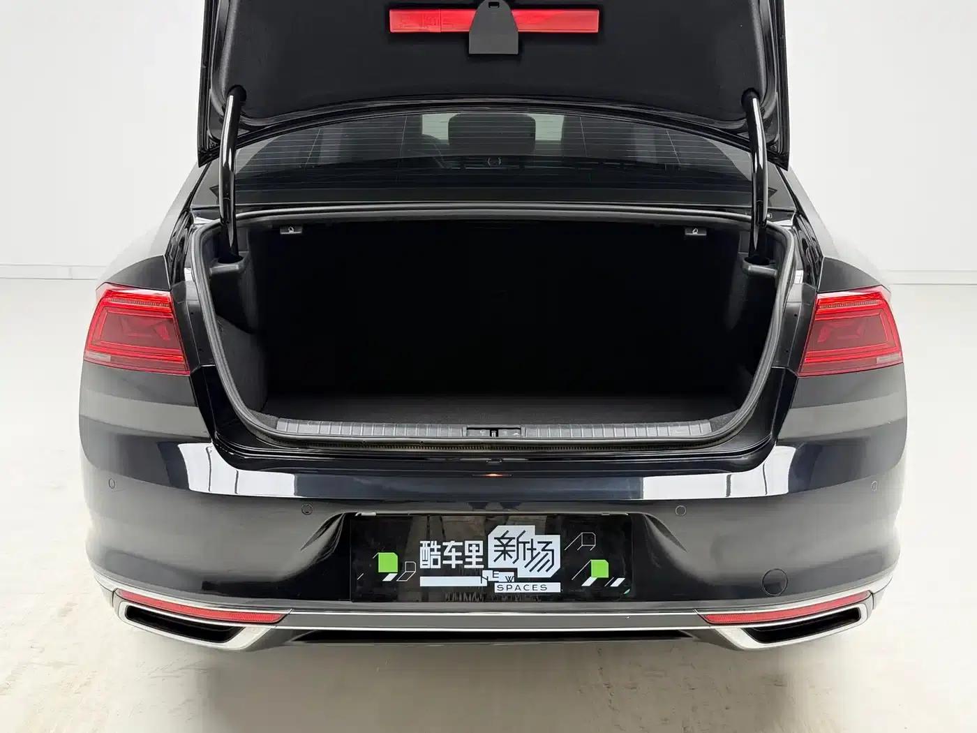 2022 Volkswagen Passat PHEV GTE Luxury Edition — миниатюра 10