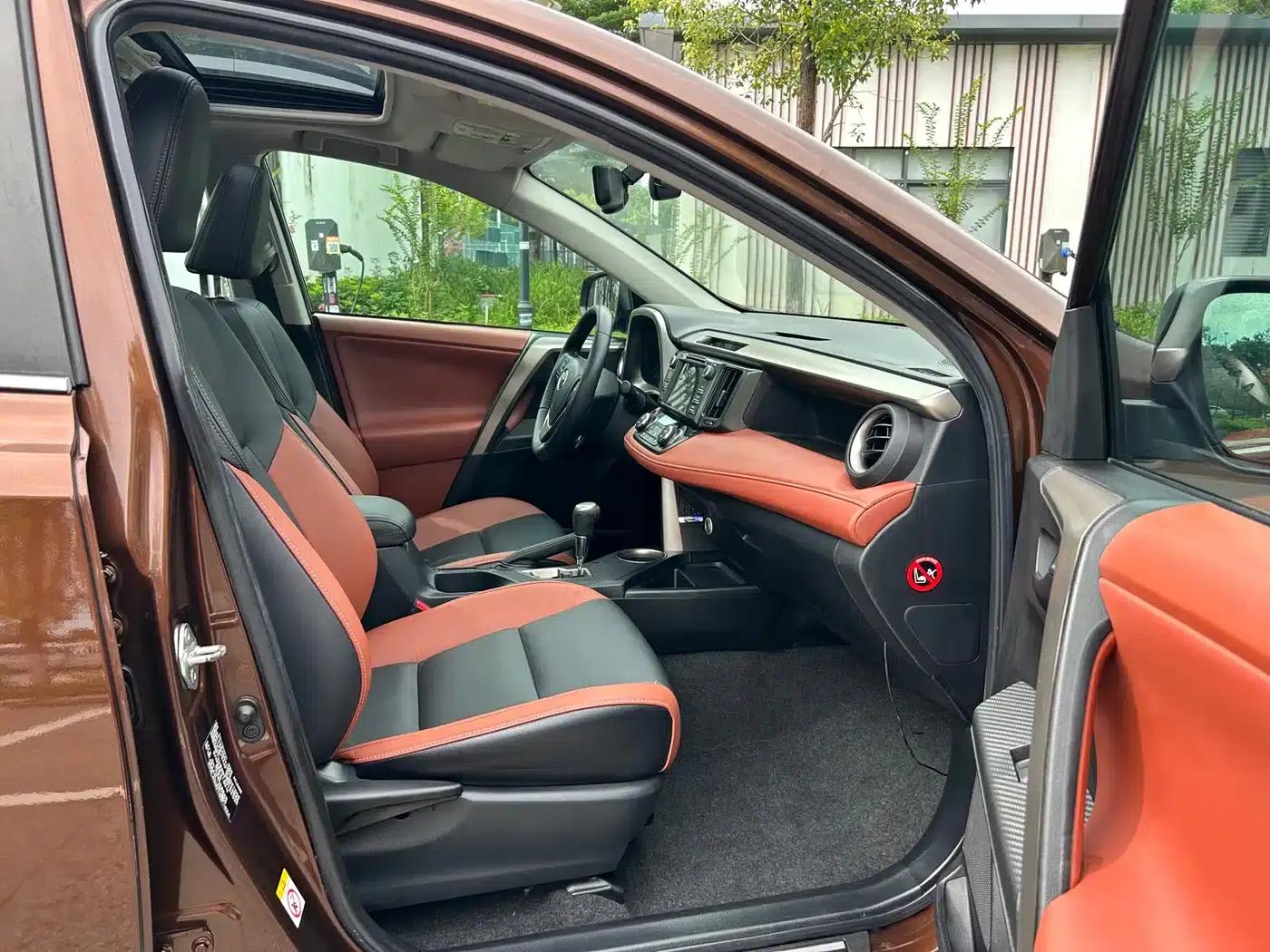 2015 RAV4 2.5L Automatic 4WD Elite Edition — миниатюра 17