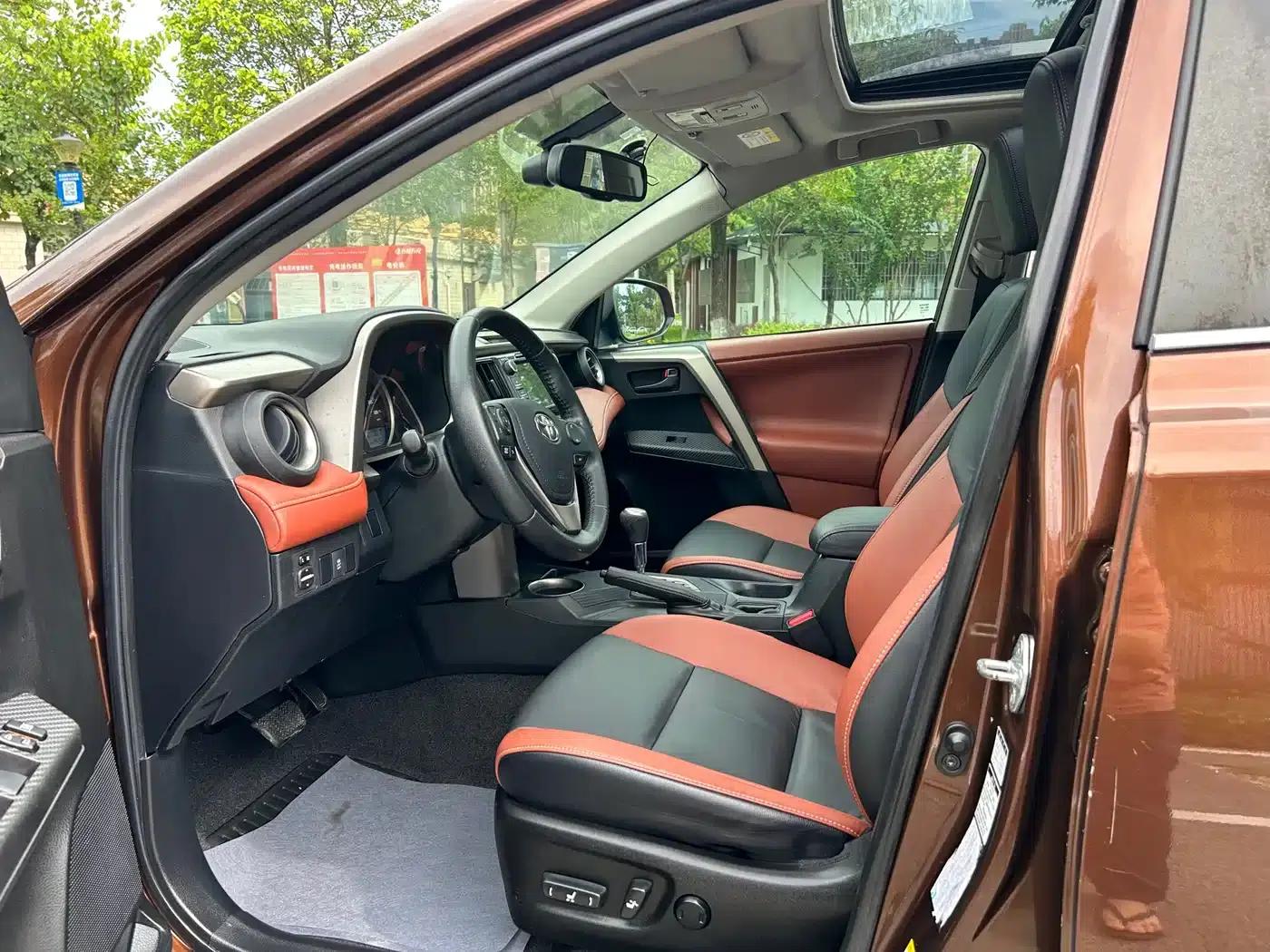 2015 RAV4 2.5L Automatic 4WD Elite Edition — миниатюра 21