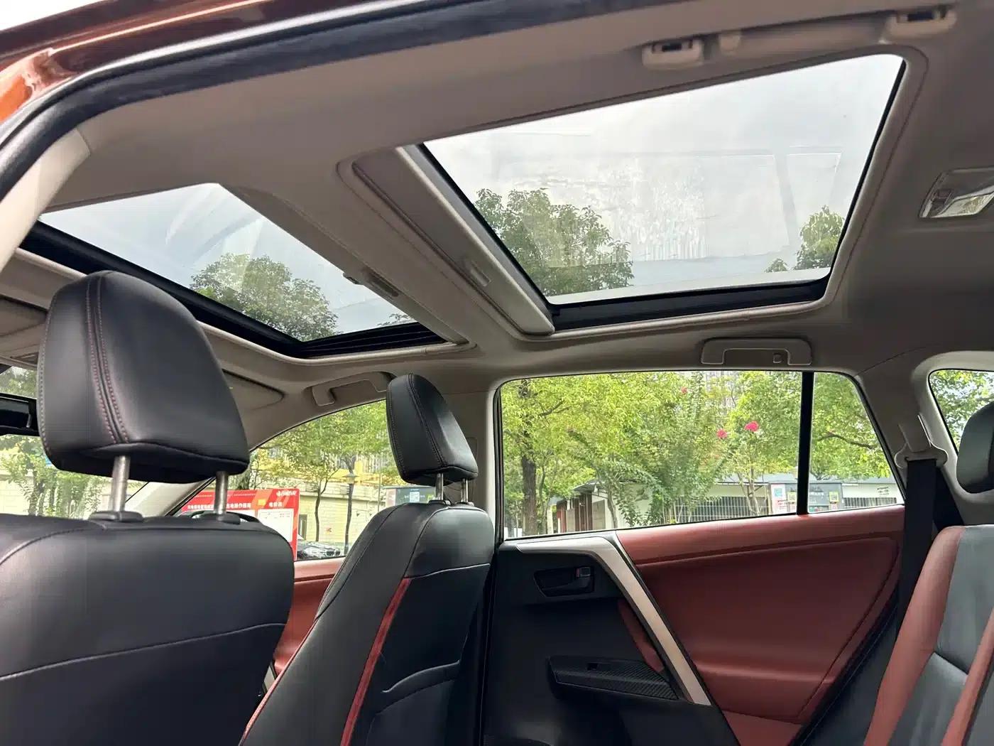 2015 RAV4 2.5L Automatic 4WD Elite Edition — миниатюра 23