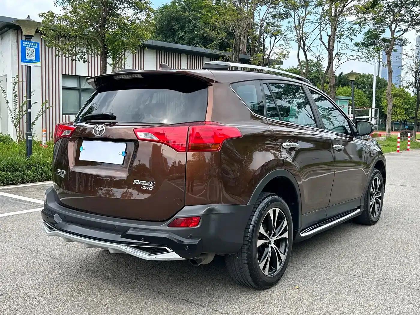 2015 RAV4 2.5L Automatic 4WD Elite Edition — миниатюра 26