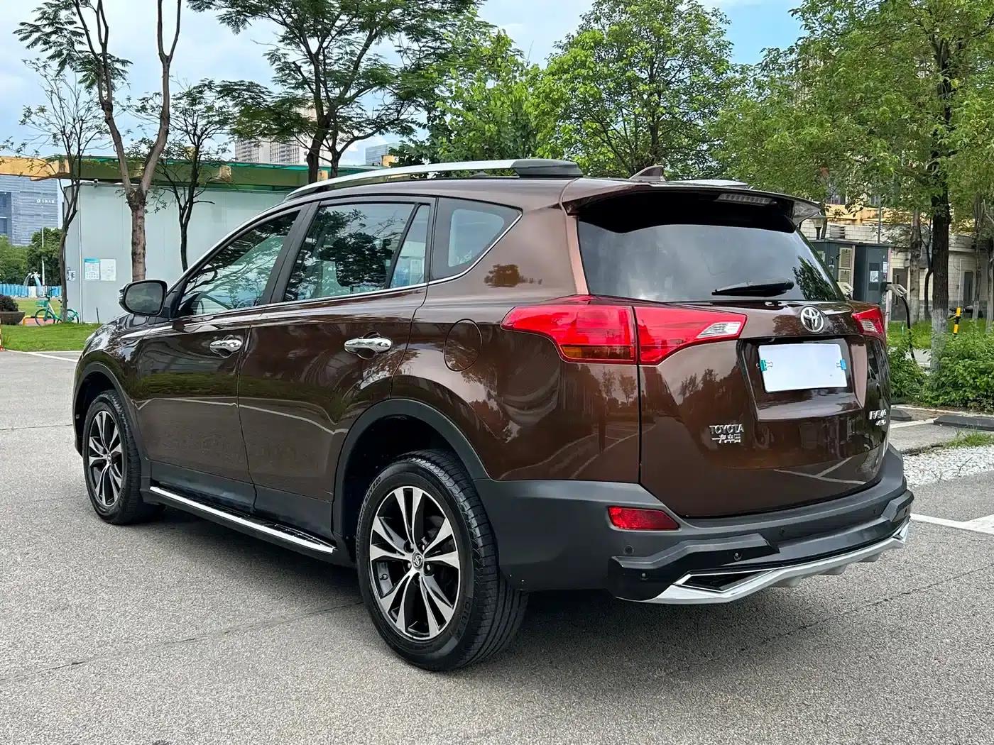 2015 RAV4 2.5L Automatic 4WD Elite Edition — миниатюра 27