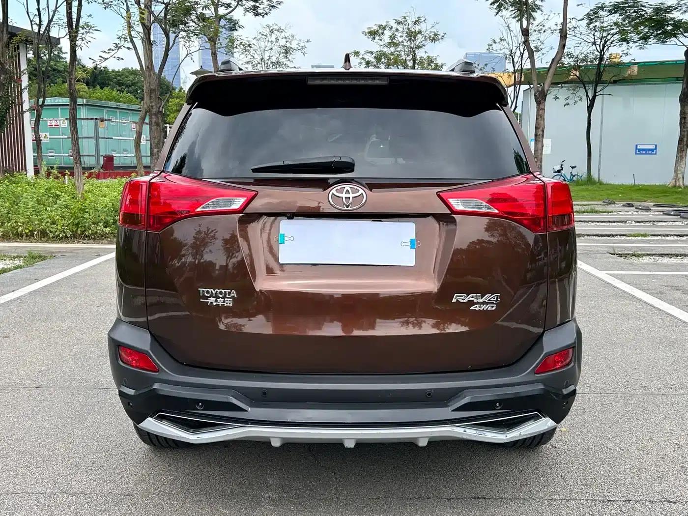 2015 RAV4 2.5L Automatic 4WD Elite Edition — миниатюра 28