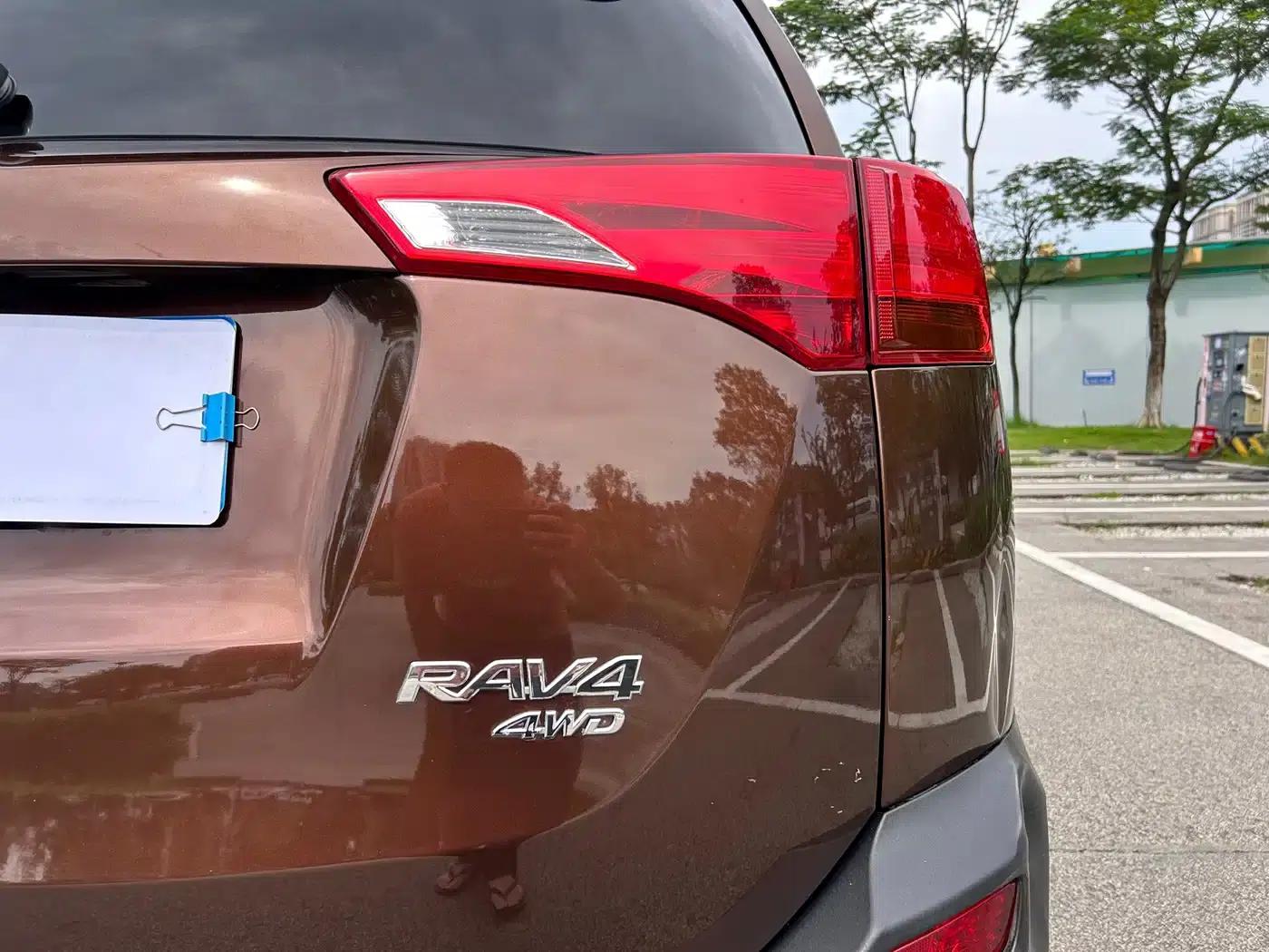 2015 RAV4 2.5L Automatic 4WD Elite Edition — миниатюра 29