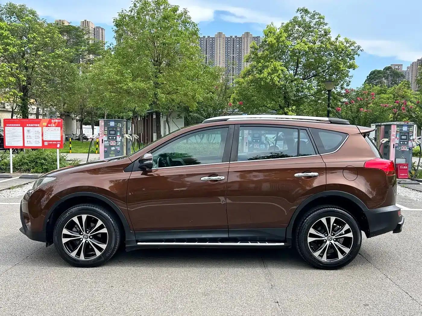 2015 RAV4 2.5L Automatic 4WD Elite Edition — миниатюра 6