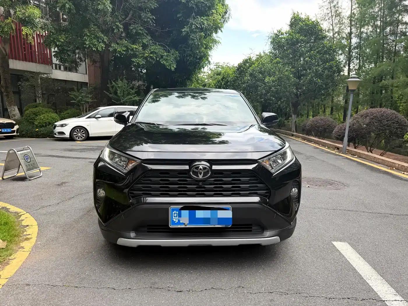 2022 Toyota RAV4 2.0L CVT 2WD Fashion Edition — миниатюра 2