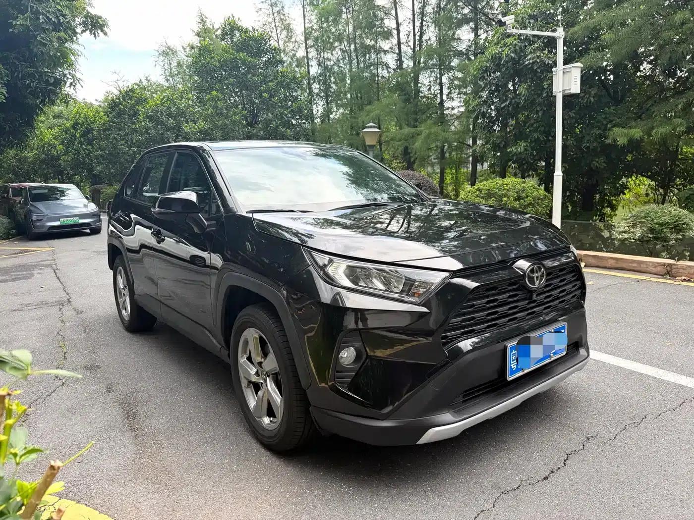 2022 Toyota RAV4 2.0L CVT 2WD Fashion Edition — миниатюра 3