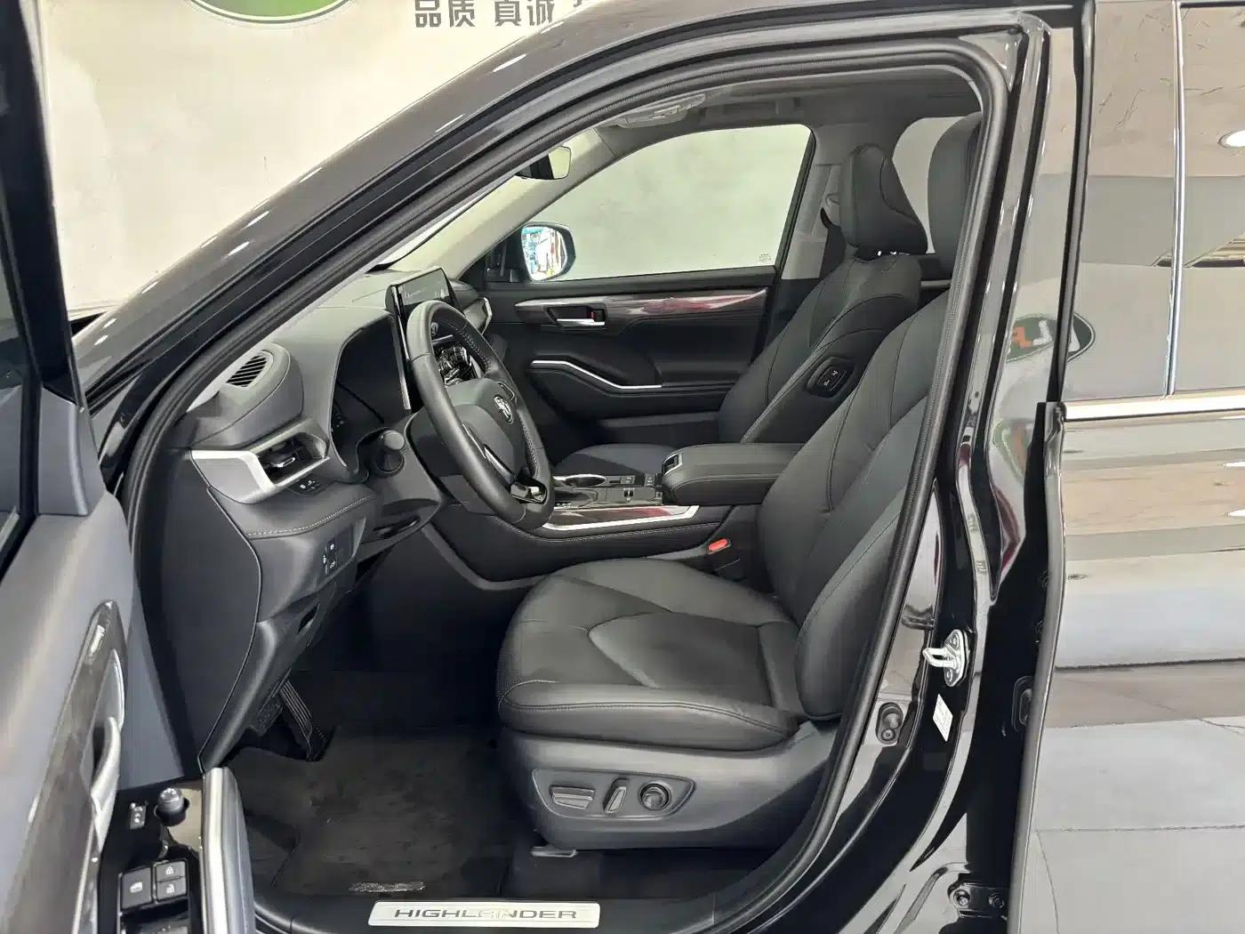 2024 Toyota Highlander 2.5L Intelligent Hybrid Dual-Motor AWD Premium Edition (7-seater) — миниатюра 12