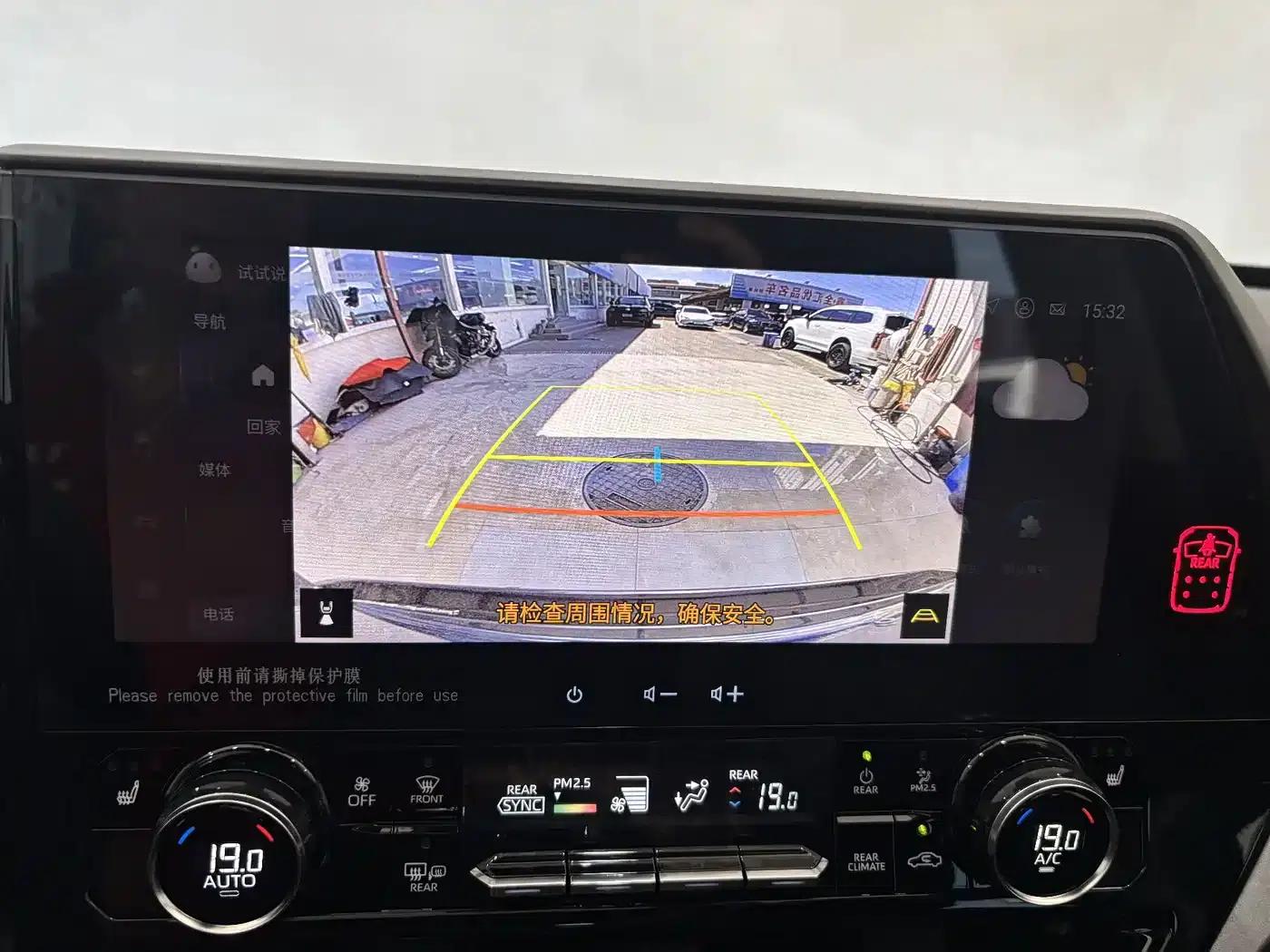 2024 Toyota Highlander 2.5L Intelligent Hybrid Dual-Motor AWD Premium Edition (7-seater) — миниатюра 18