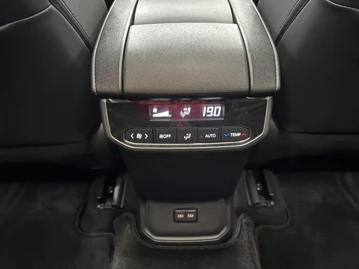2024 Toyota Highlander 2.5L Intelligent Hybrid Dual-Motor AWD Premium Edition (7-seater) — миниатюра 20