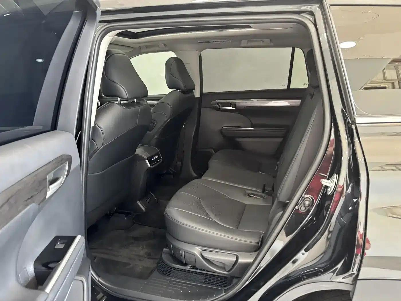 2024 Toyota Highlander 2.5L Intelligent Hybrid Dual-Motor AWD Premium Edition (7-seater) — миниатюра 22