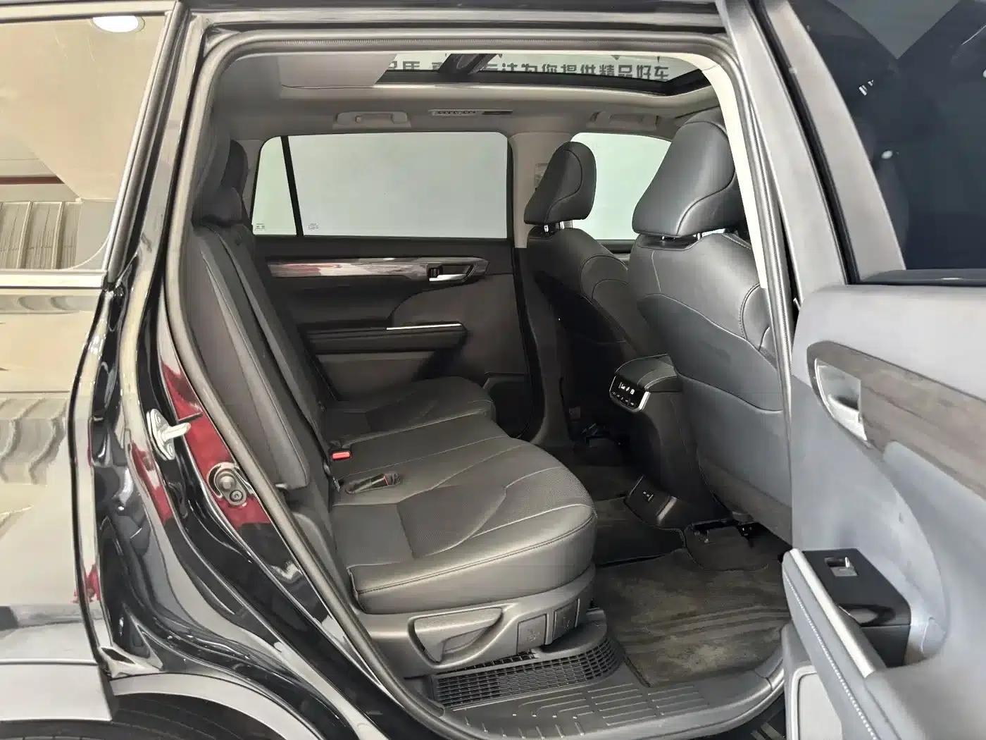 2024 Toyota Highlander 2.5L Intelligent Hybrid Dual-Motor AWD Premium Edition (7-seater) — миниатюра 24