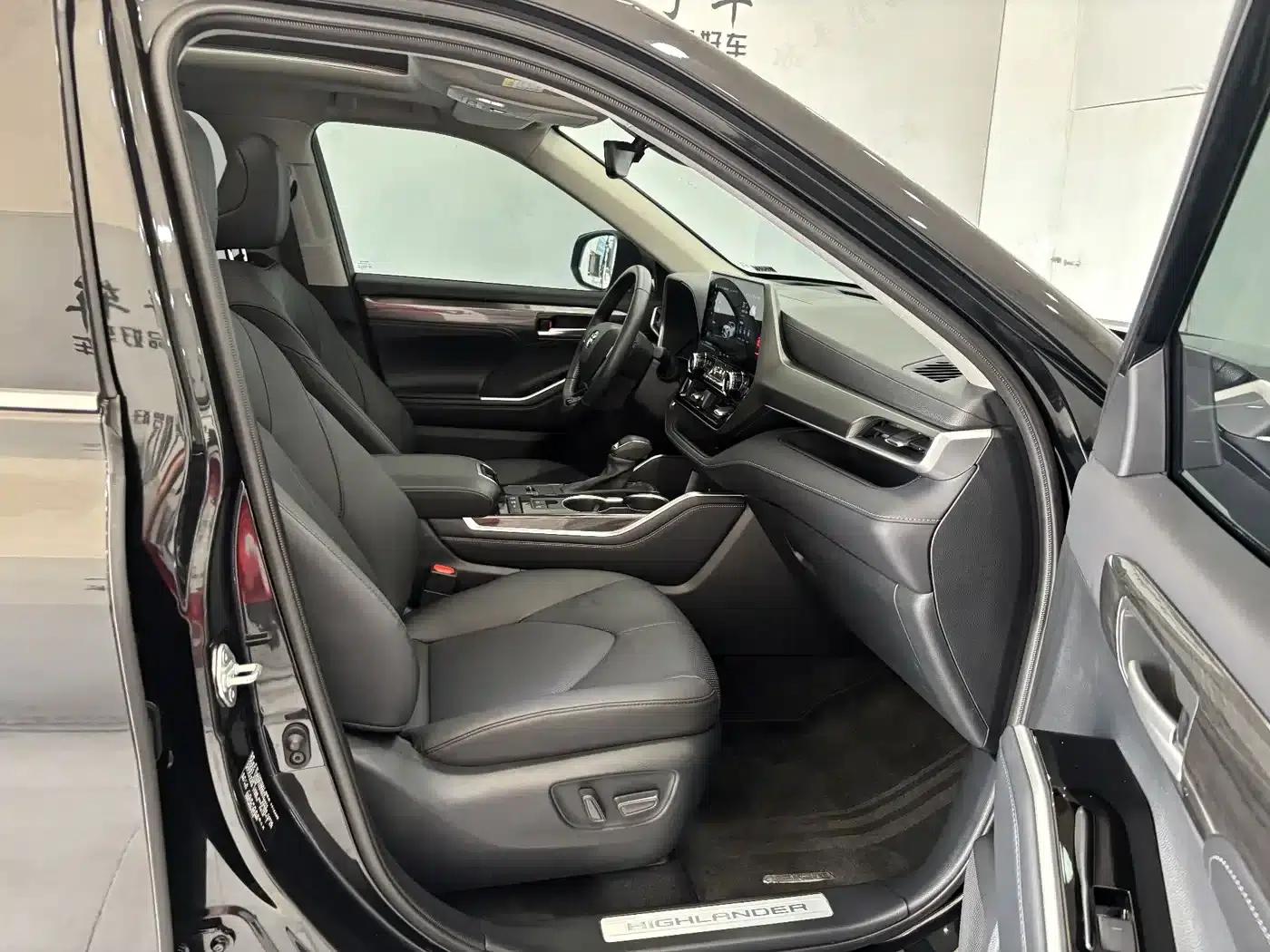 2024 Toyota Highlander 2.5L Intelligent Hybrid Dual-Motor AWD Premium Edition (7-seater) — миниатюра 26