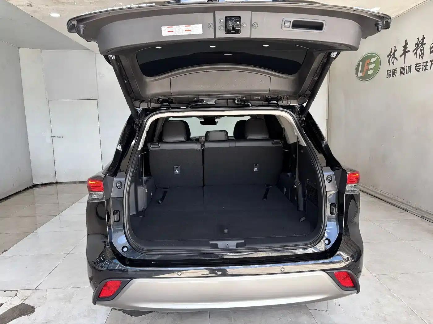 2024 Toyota Highlander 2.5L Intelligent Hybrid Dual-Motor AWD Premium Edition (7-seater) — миниатюра 28