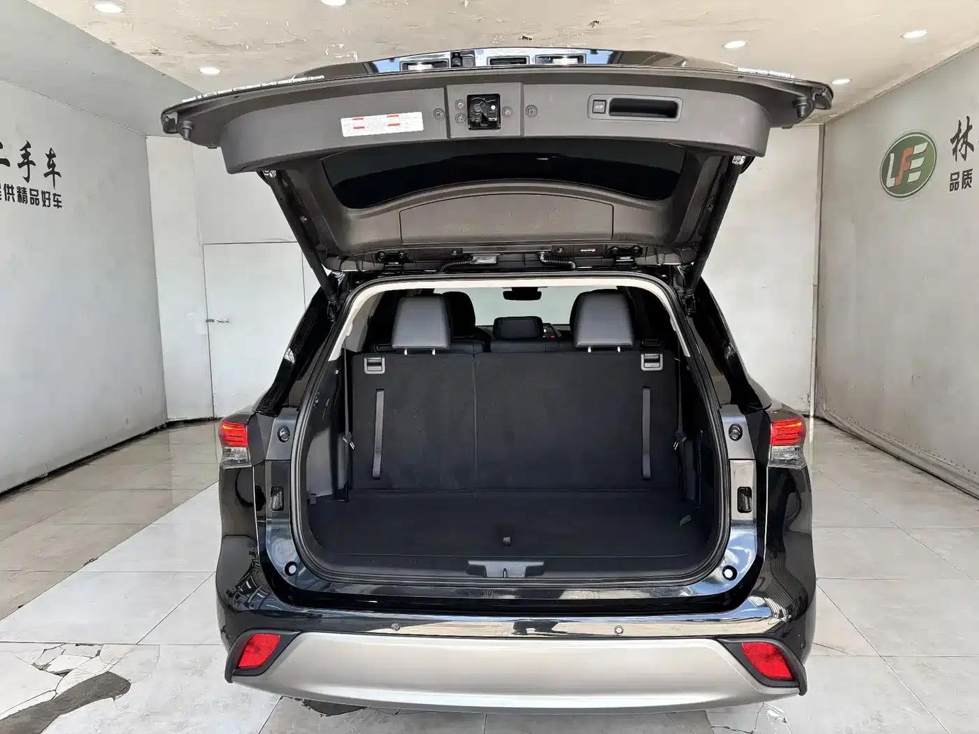 2024 Toyota Highlander 2.5L Intelligent Hybrid Dual-Motor AWD Premium Edition (7-seater) — миниатюра 29