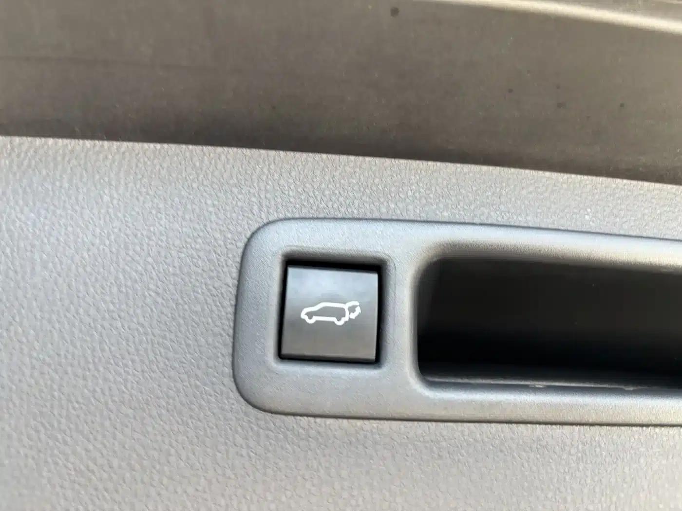 2024 Toyota Highlander 2.5L Intelligent Hybrid Dual-Motor AWD Premium Edition (7-seater) — миниатюра 30