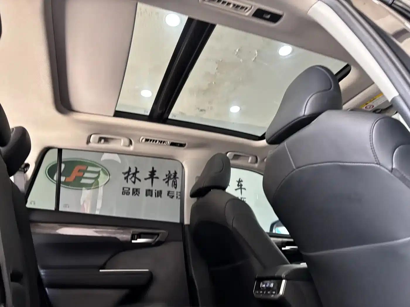 2024 Toyota Highlander 2.5L Intelligent Hybrid Dual-Motor AWD Premium Edition (7-seater) — миниатюра 31