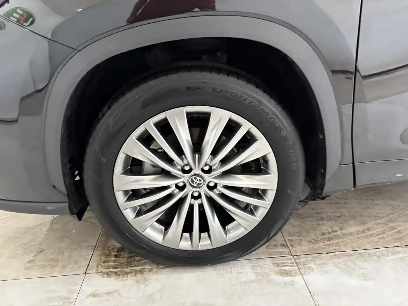 2024 Toyota Highlander 2.5L Intelligent Hybrid Dual-Motor AWD Premium Edition (7-seater) — миниатюра 32