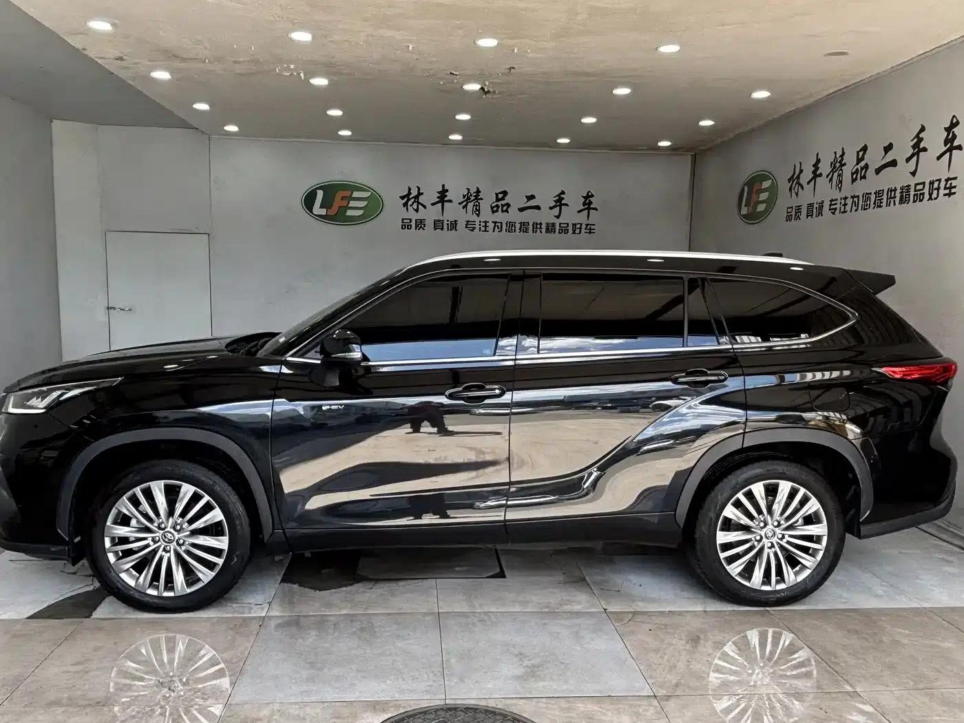 2024 Toyota Highlander 2.5L Intelligent Hybrid Dual-Motor AWD Premium Edition (7-seater) — миниатюра 5