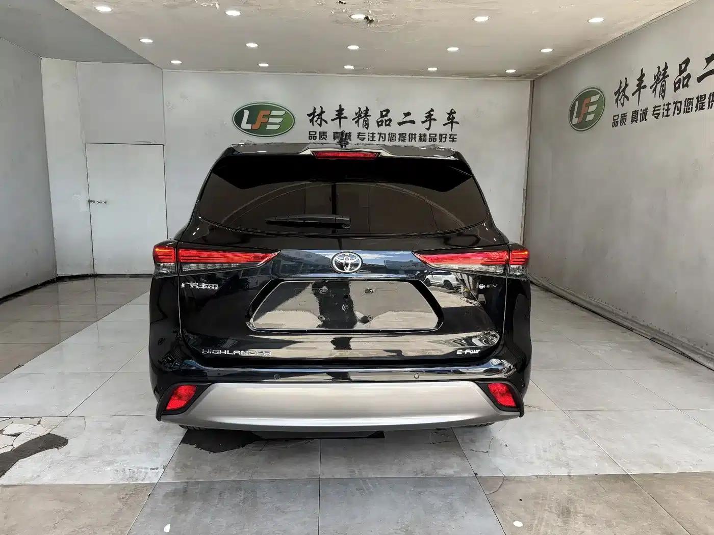 2024 Toyota Highlander 2.5L Intelligent Hybrid Dual-Motor AWD Premium Edition (7-seater) — миниатюра 7