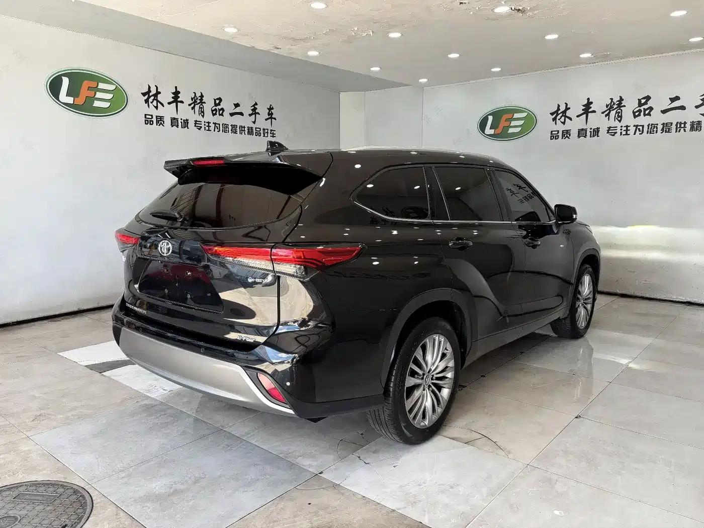 2024 Toyota Highlander 2.5L Intelligent Hybrid Dual-Motor AWD Premium Edition (7-seater) — миниатюра 8
