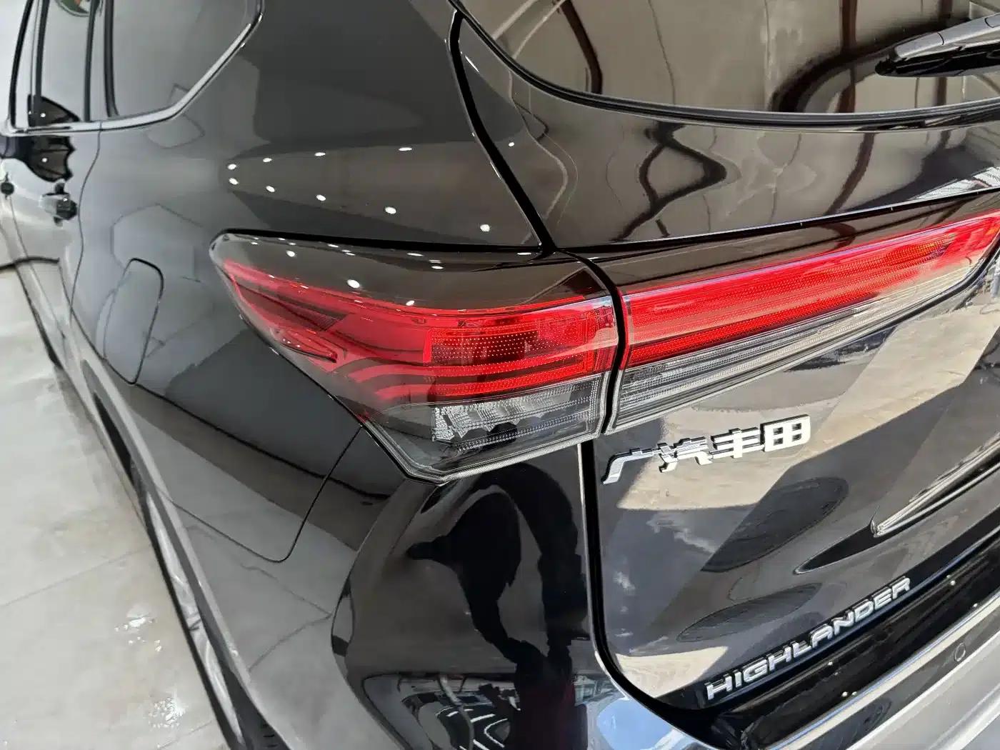 2024 Toyota Highlander 2.5L Intelligent Hybrid Dual-Motor AWD Premium Edition (7-seater) — миниатюра 10