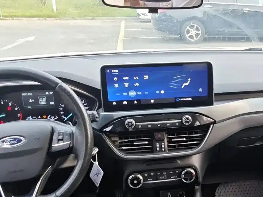 Ford Focus Active 2020 EcoBoost 180 Automatic Trend Edition — миниатюра 6