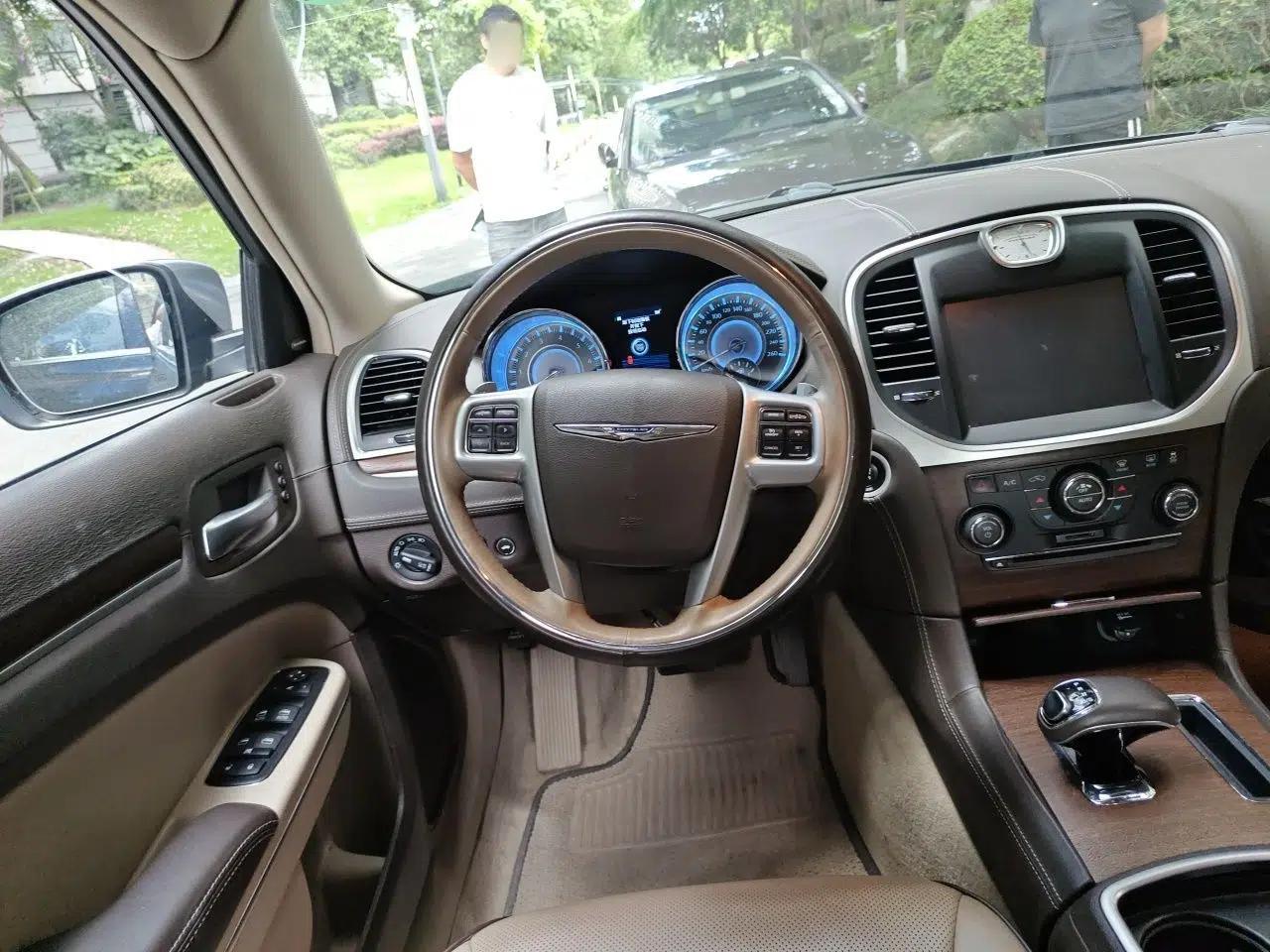 Chrysler 300C 2014 3.0L Excellence Edition — миниатюра 10