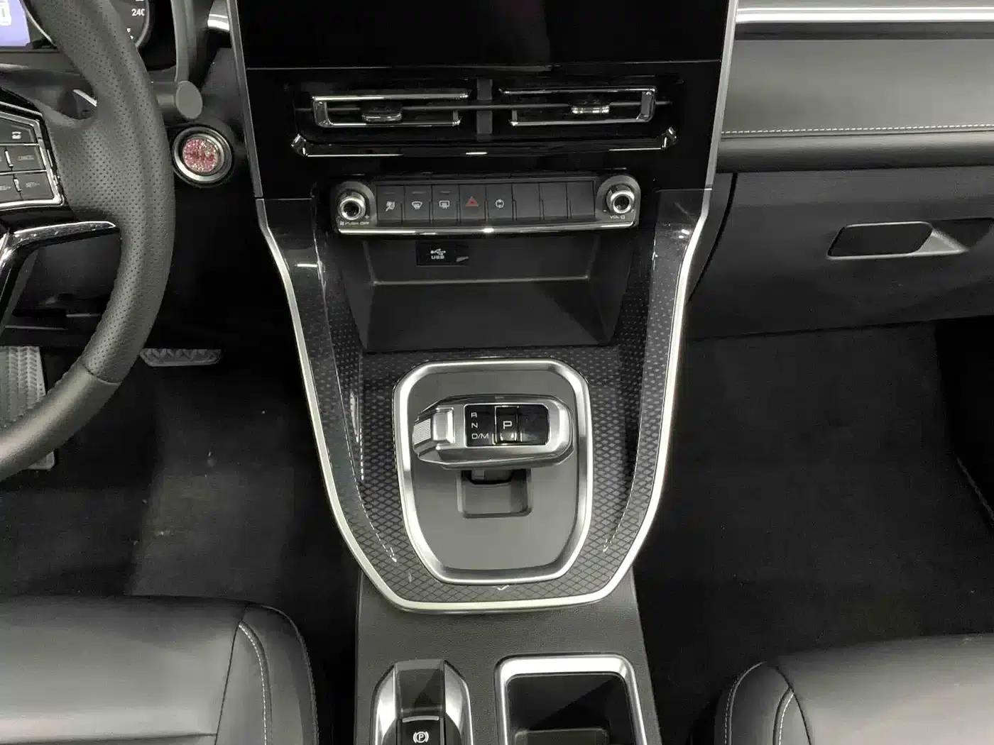 Haval M6 2023 PLUS 1.5T DCT Luxury Intelligent Connectivity Edition — миниатюра 11