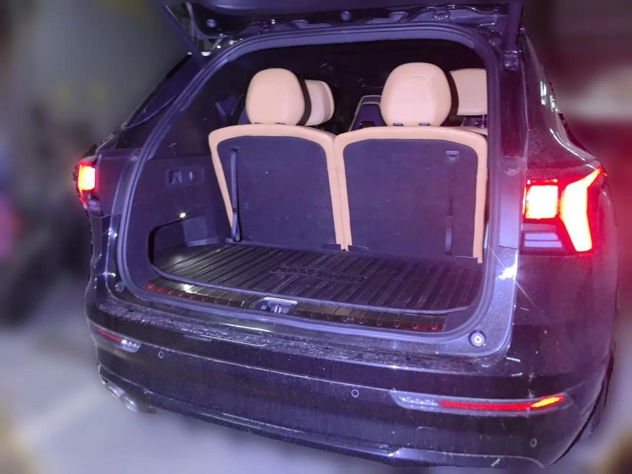 Lynk & Co 09 2021 2.0T Halo Six-Seater — миниатюра 19