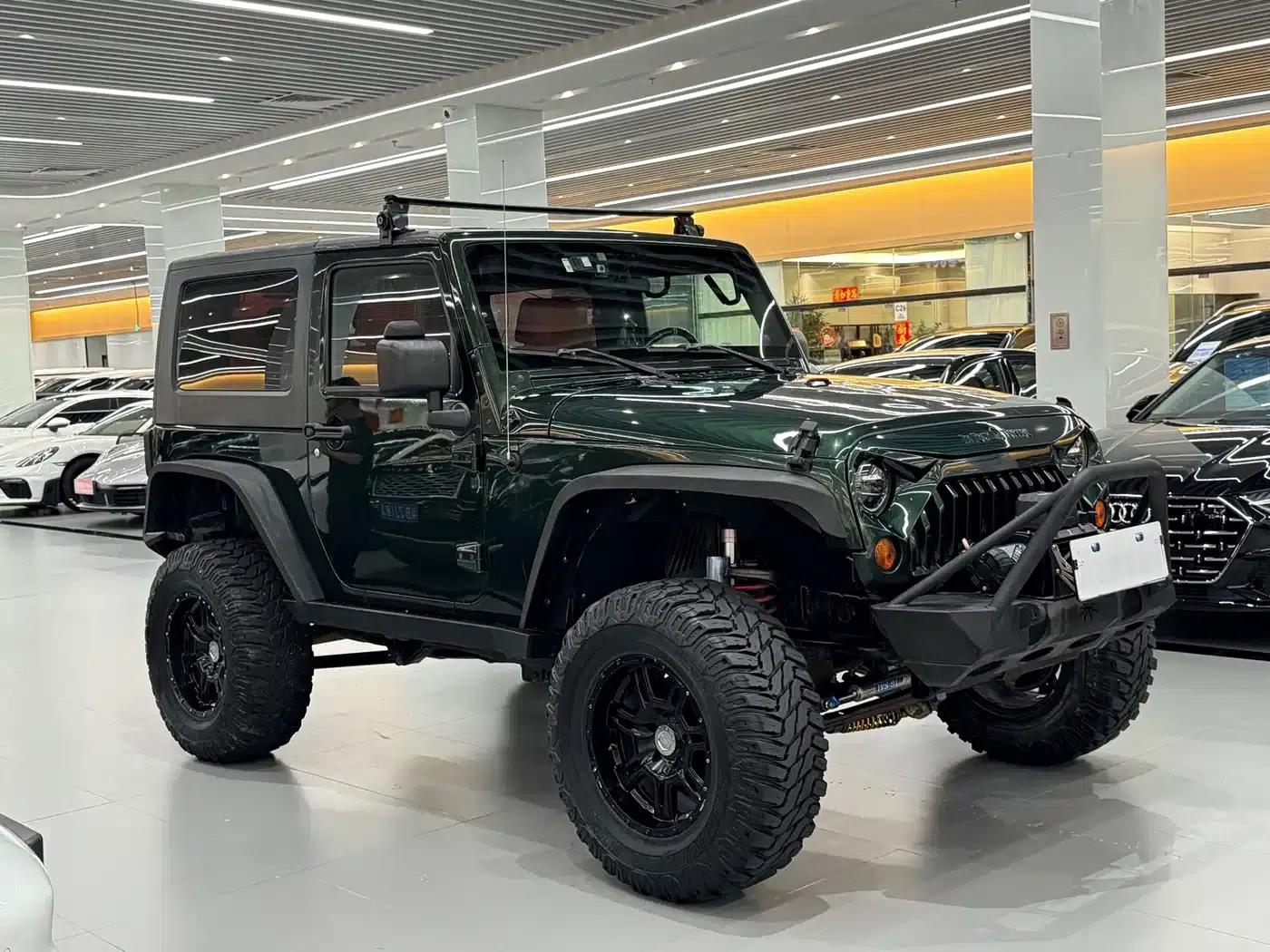 2011 Jeep Wrangler 3.8L Rubicon 2-Door — миниатюра 3
