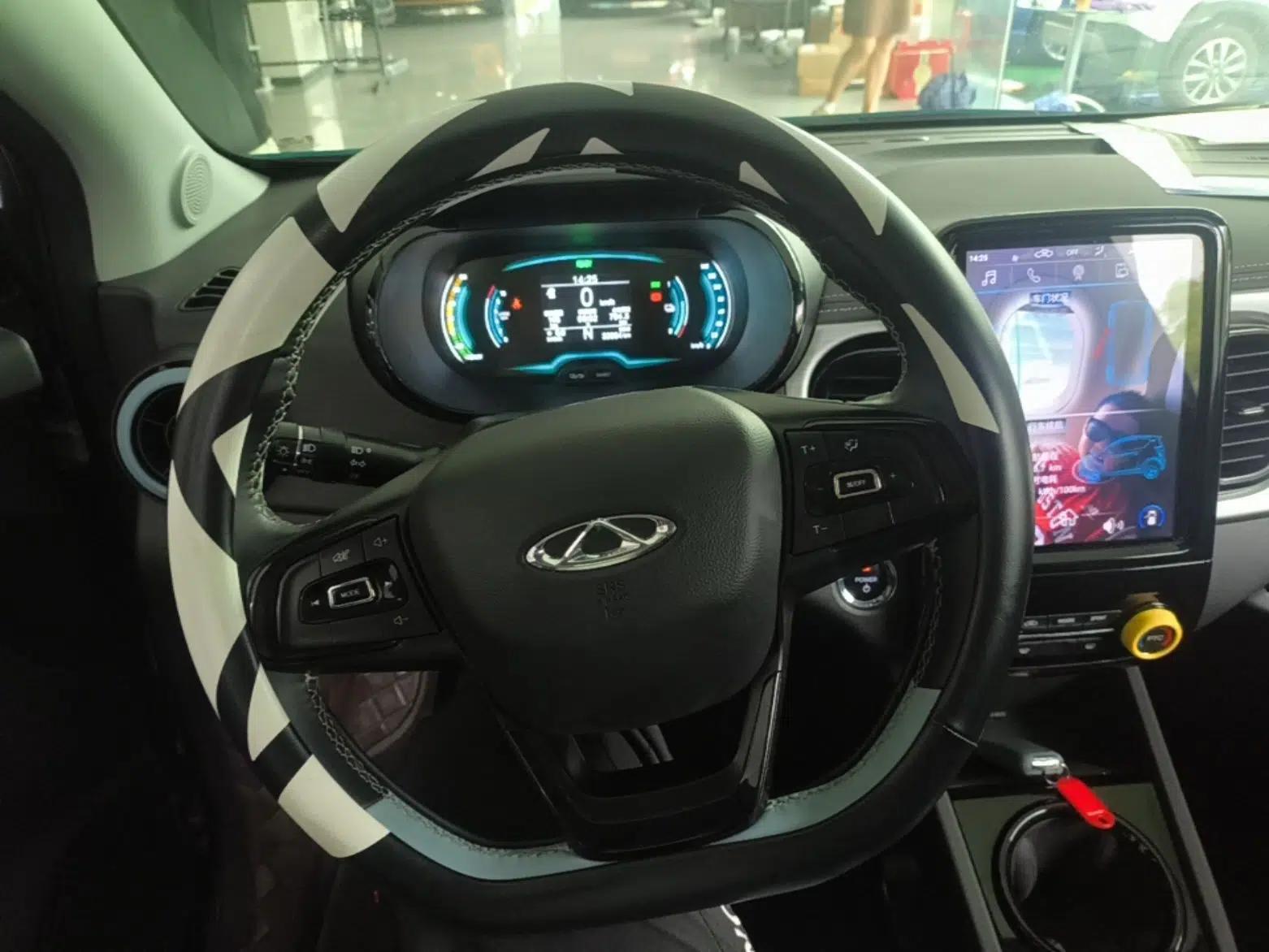 Chery QQ Little Ant 2022 Revised Version Sweet Pink Edition Half-Sugar Version Lithium Iron Phosphate 30.7 kWh 30 kW 301 km — миниатюра 18