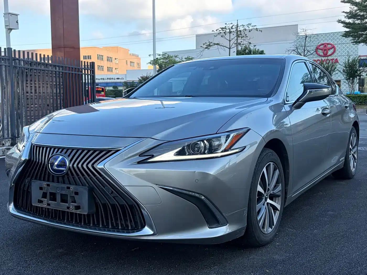 Lexus ES 2021 300h Premium Edition — миниатюра 1