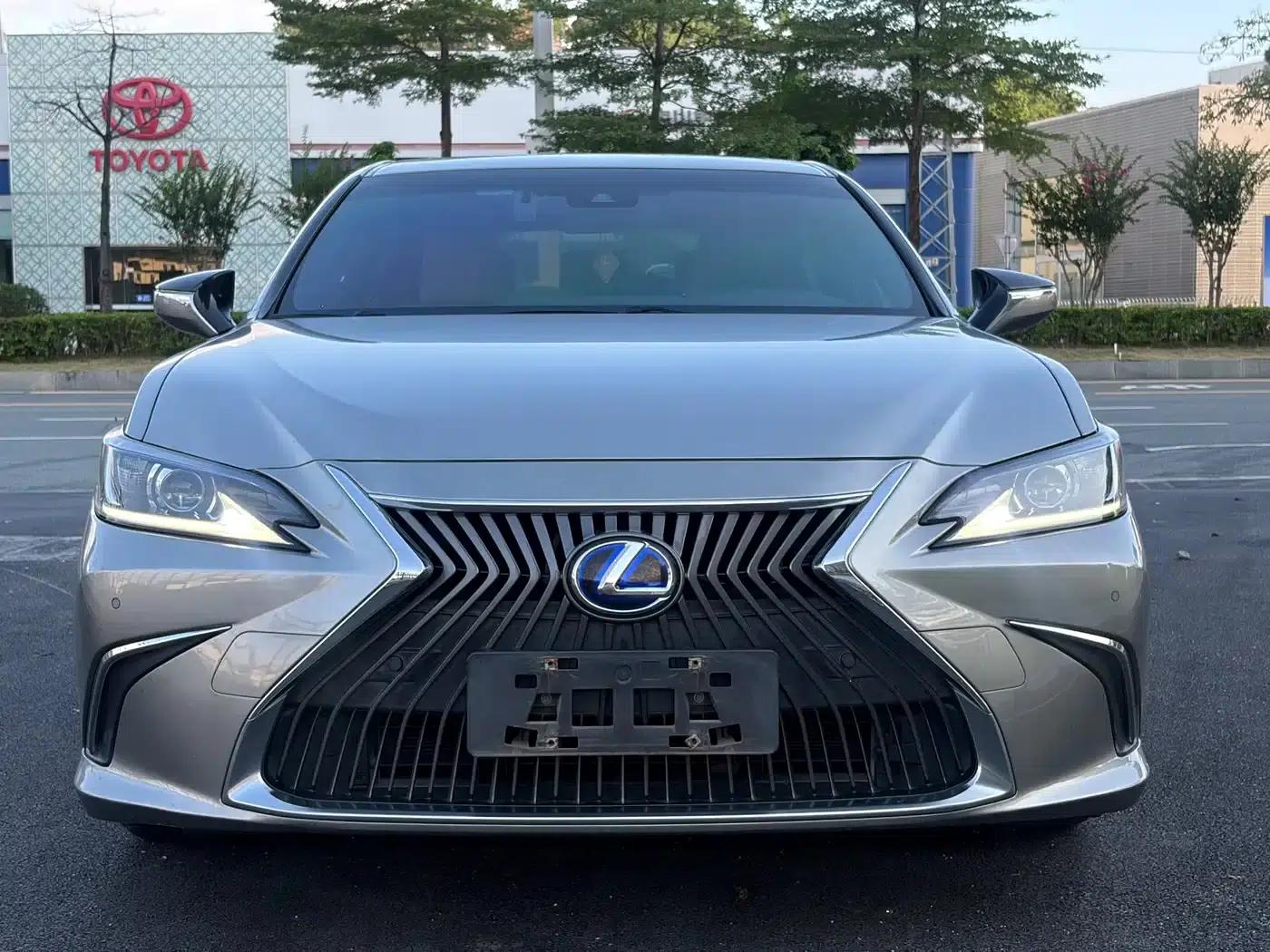 Lexus ES 2021 300h Premium Edition — миниатюра 2