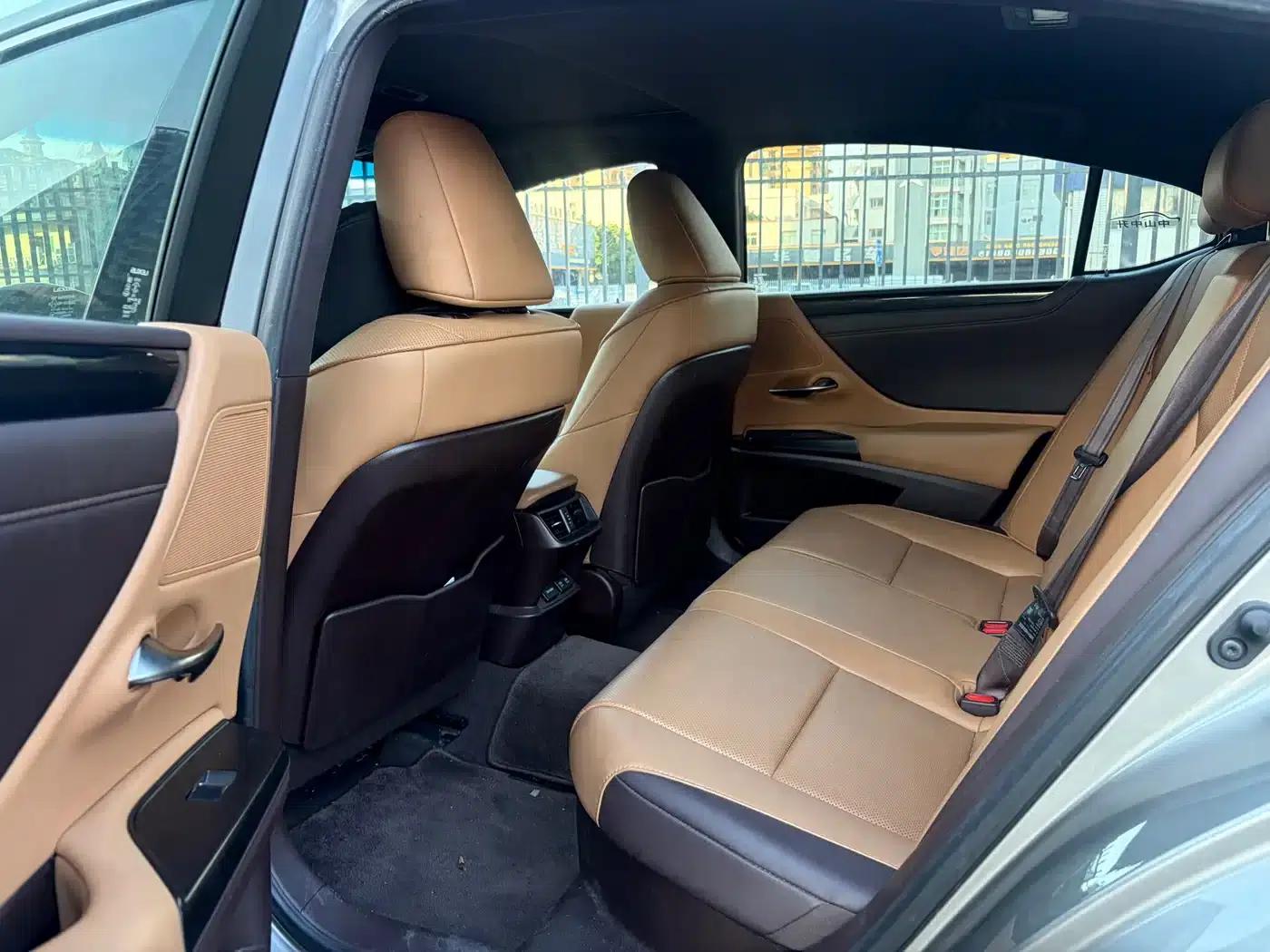 Lexus ES 2021 300h Premium Edition — миниатюра 5
