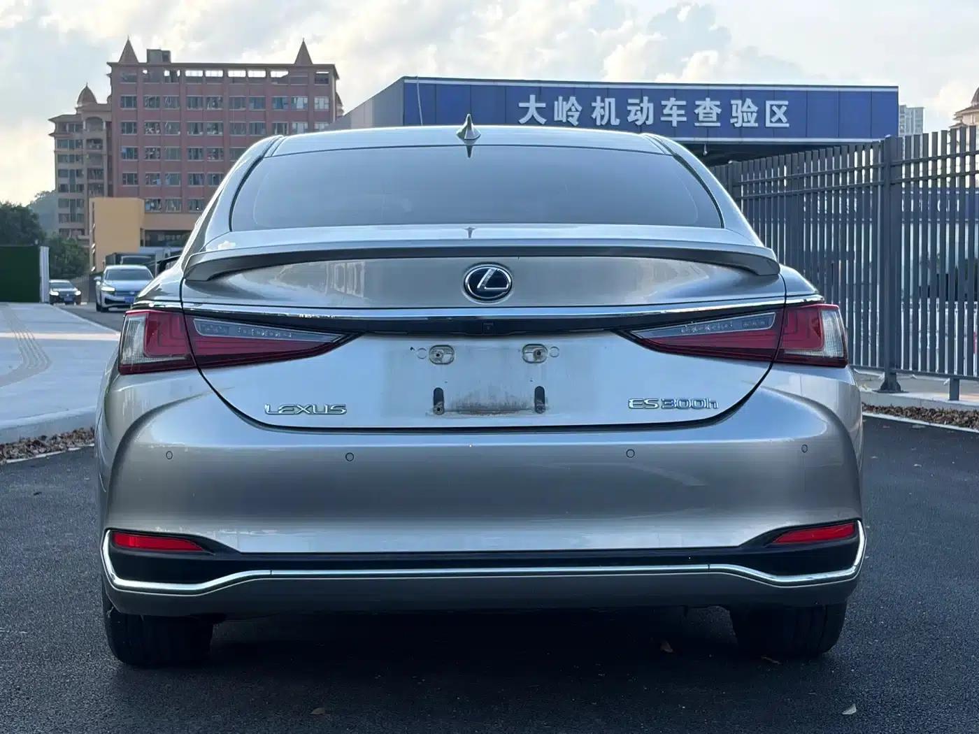 Lexus ES 2021 300h Premium Edition — миниатюра 8