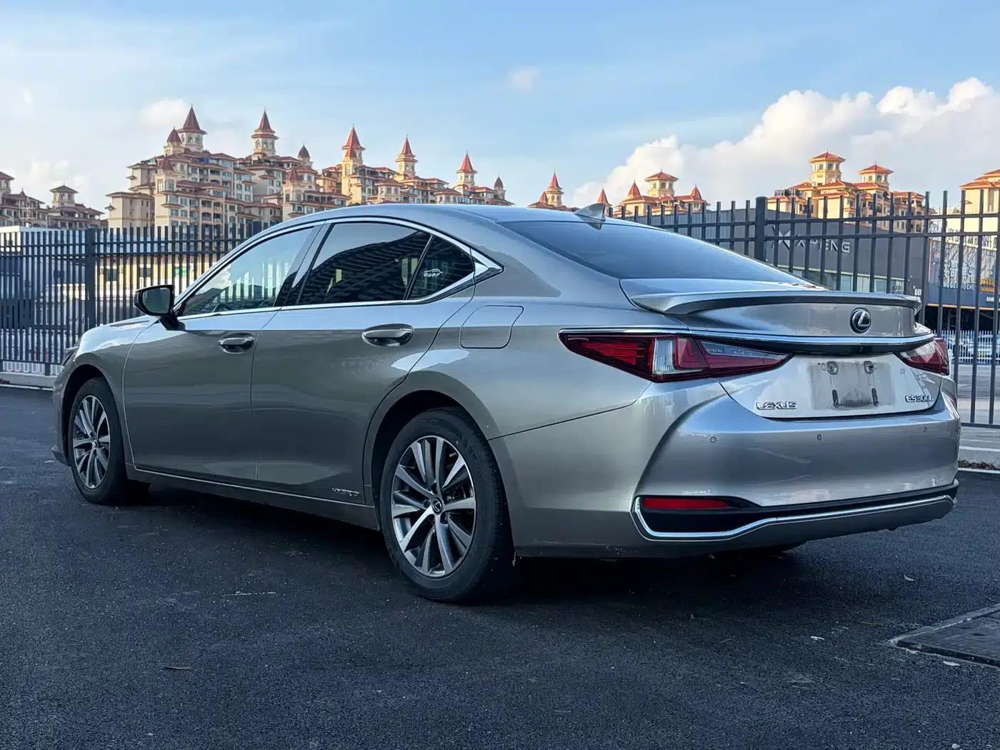 Lexus ES 2021 300h Premium Edition — миниатюра 9