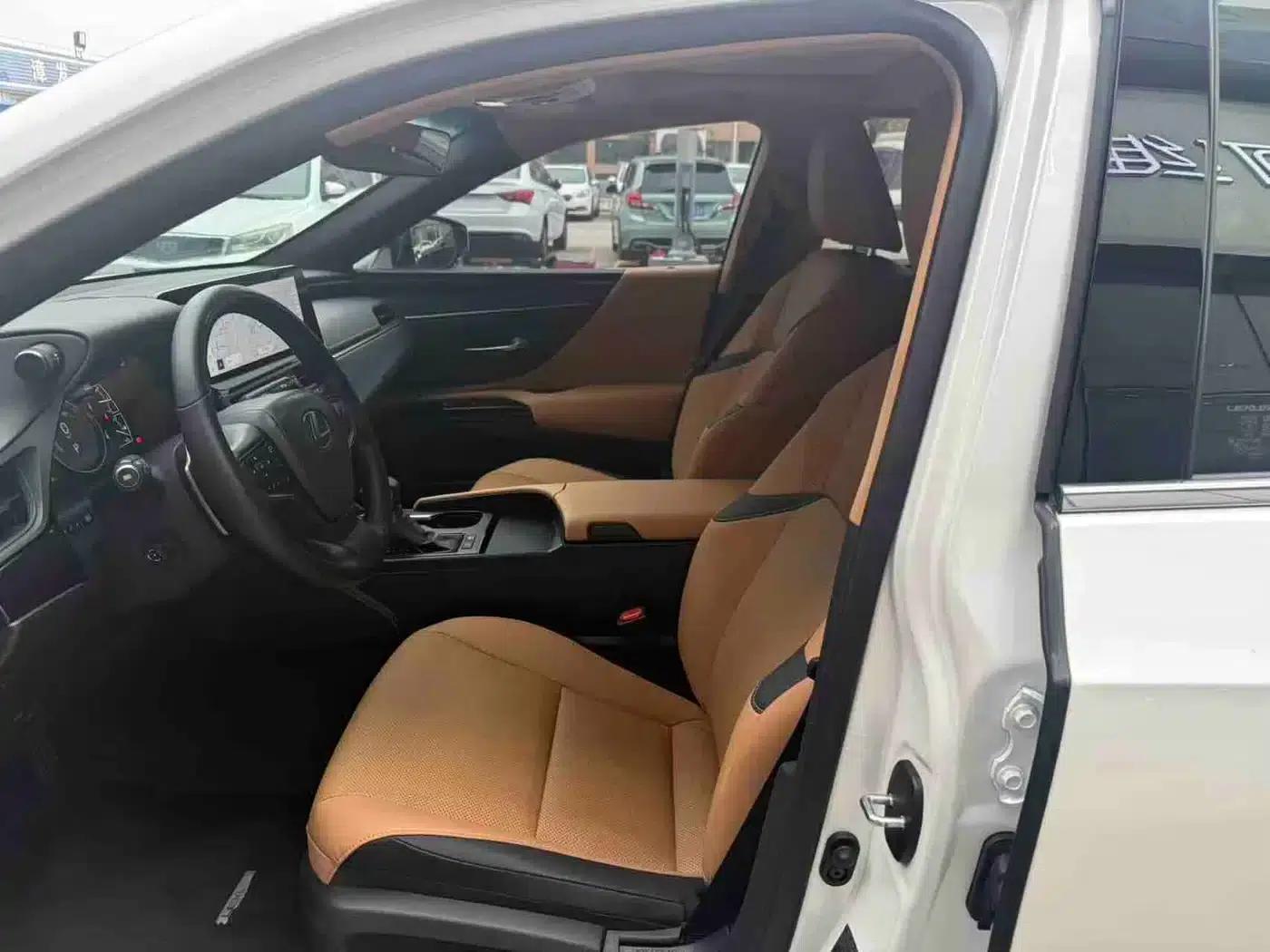 Lexus ES 2022 300h Premium Edition — миниатюра 4