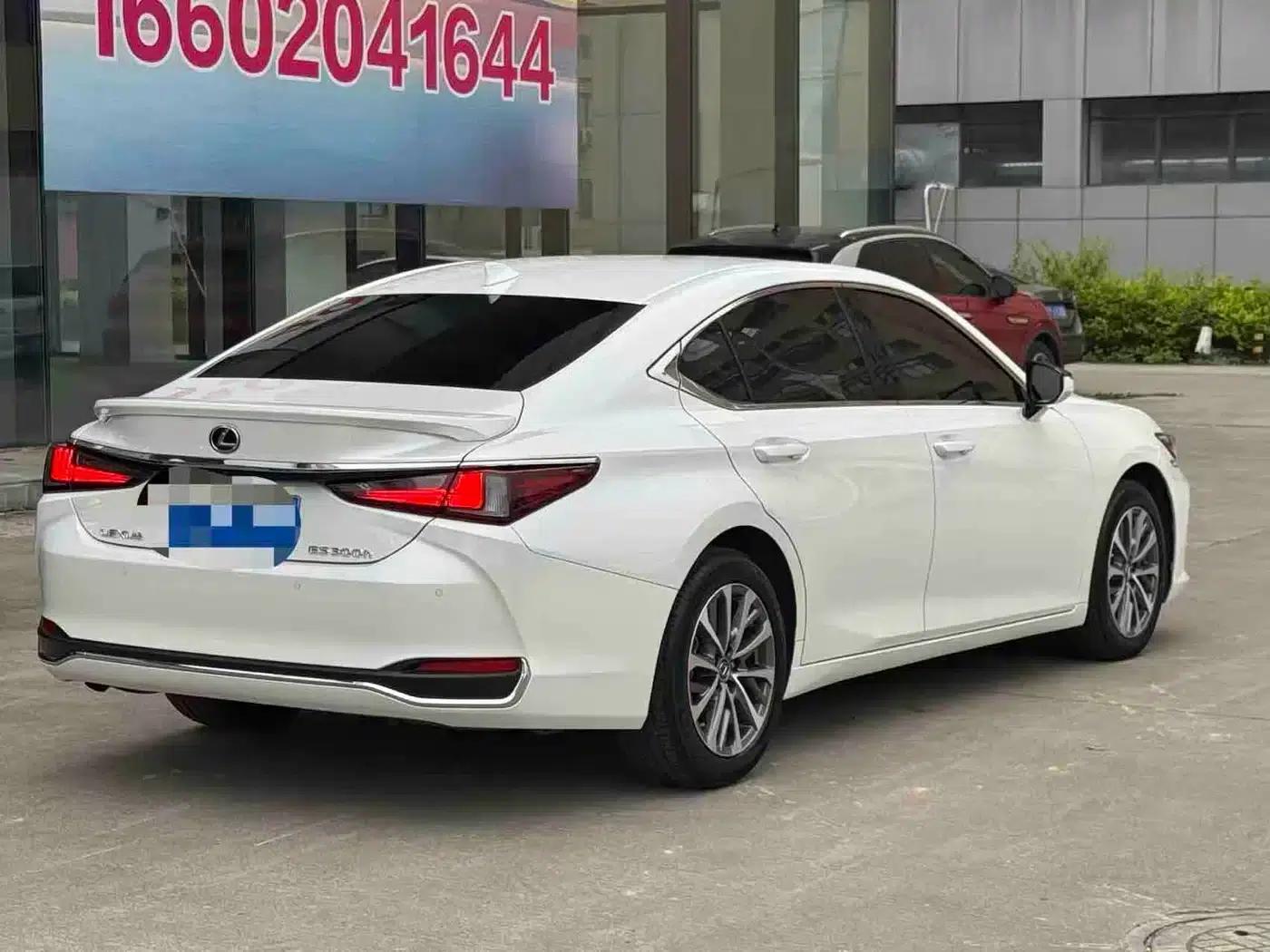 Lexus ES 2022 300h Premium Edition — миниатюра 8