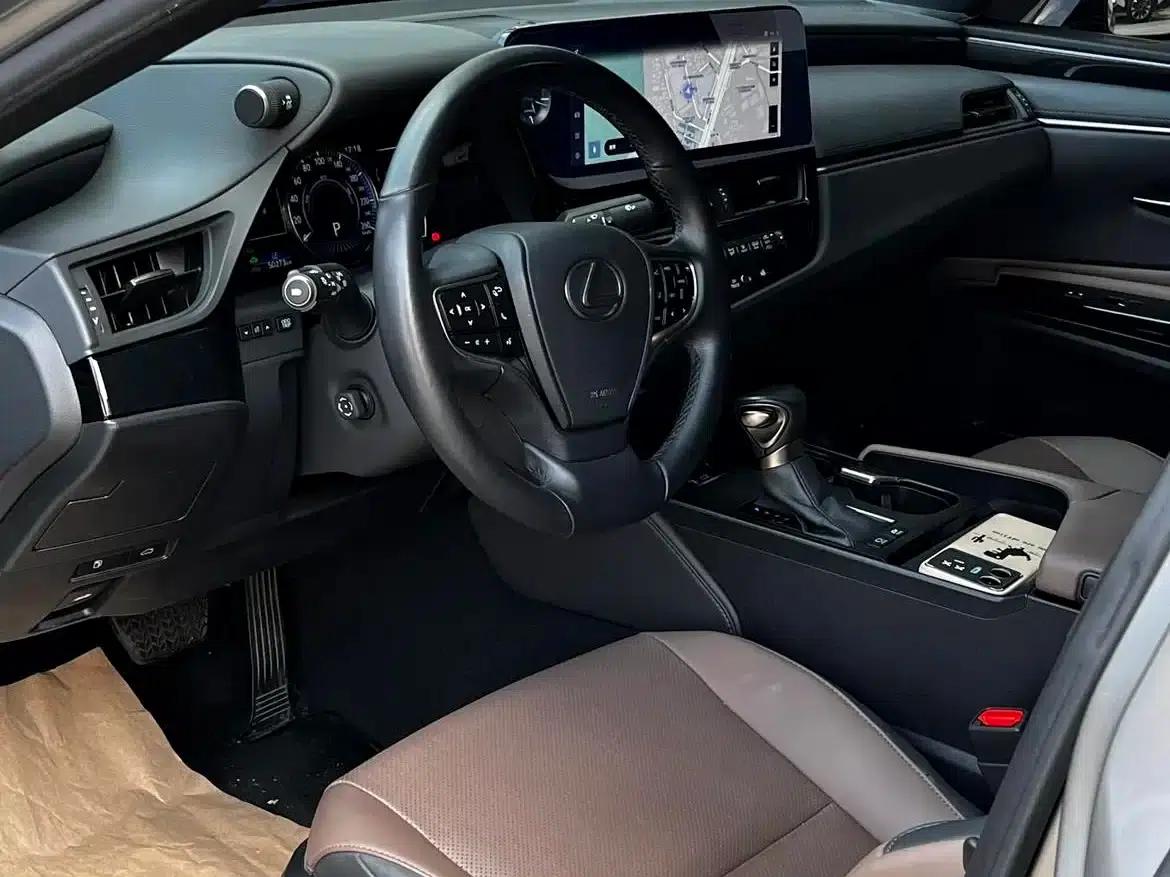 Lexus ES 2022 300h Premium Edition — миниатюра 13