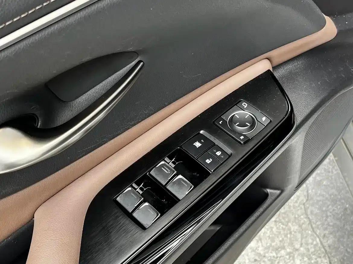 Lexus ES 2022 300h Premium Edition — миниатюра 14
