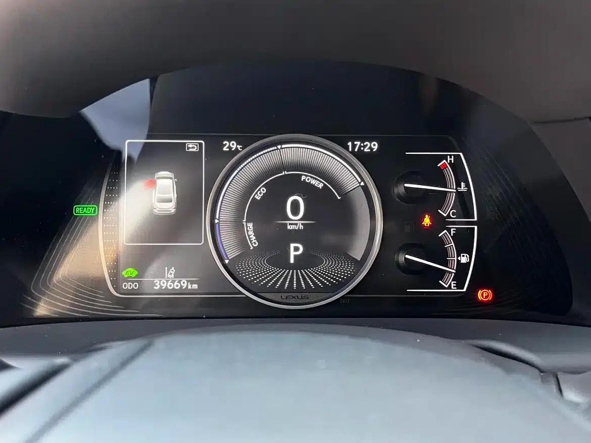 Lexus ES 2022 300h Premium Edition — миниатюра 18