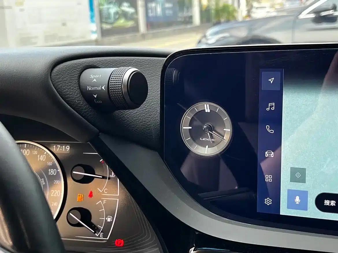 Lexus ES 2022 300h Premium Edition — миниатюра 22