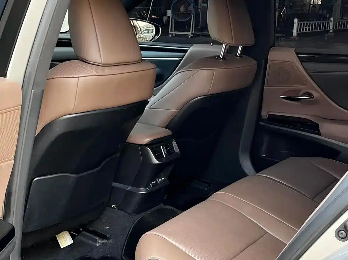 Lexus ES 2022 300h Premium Edition — миниатюра 23