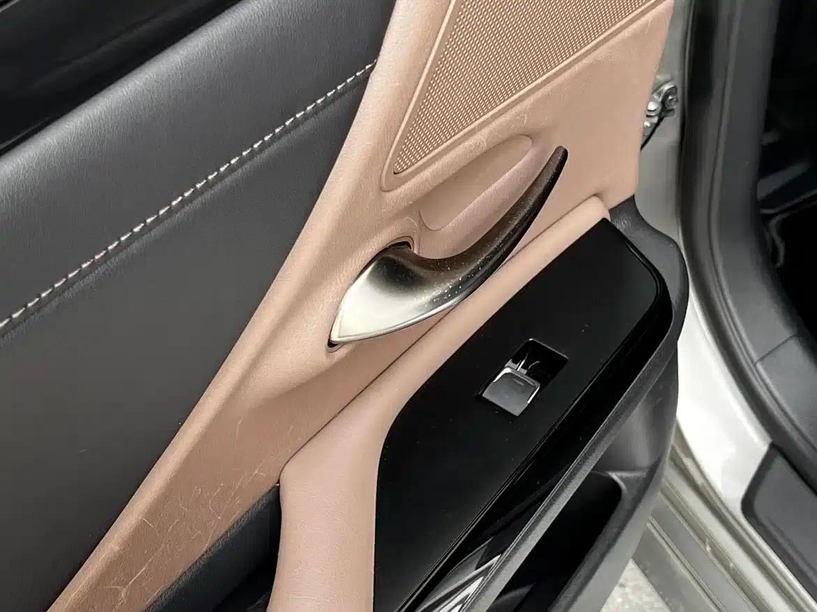 Lexus ES 2022 300h Premium Edition — миниатюра 24