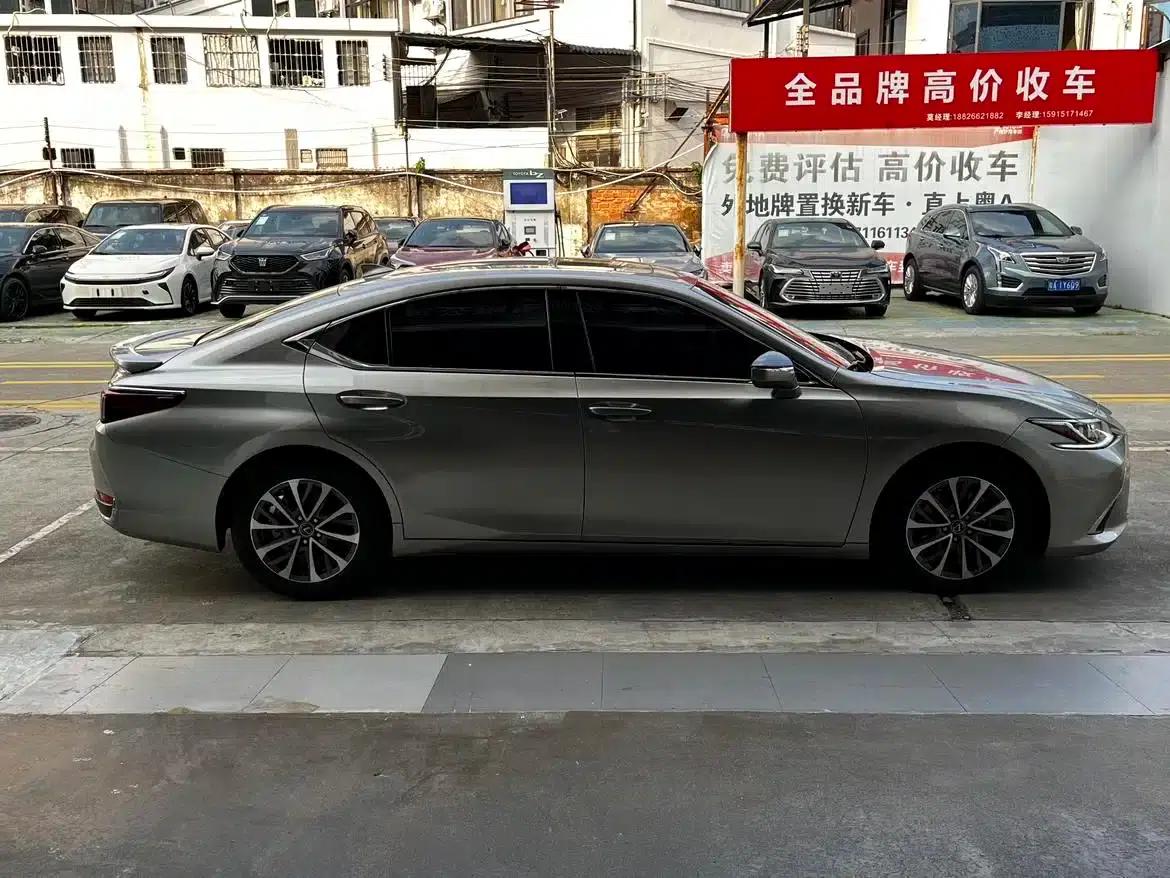 Lexus ES 2022 300h Premium Edition — миниатюра 5