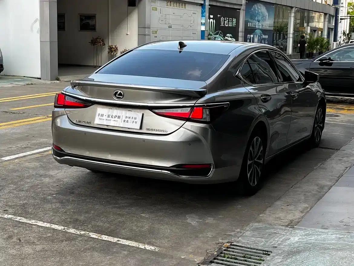 Lexus ES 2022 300h Premium Edition — миниатюра 6