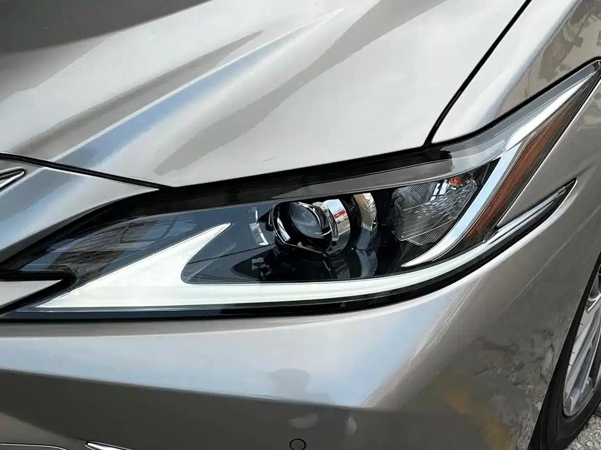 Lexus ES 2022 300h Premium Edition — миниатюра 9