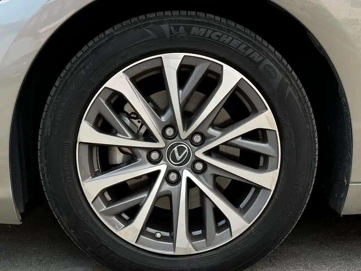 Lexus ES 2022 300h Premium Edition — миниатюра 10