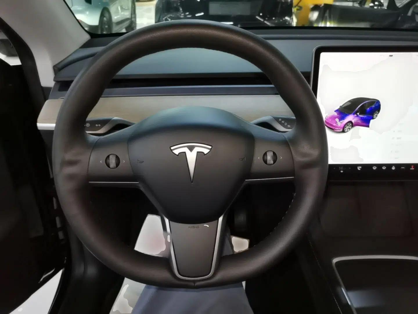 Tesla Model Y 2021 Long-Range All-Wheel-Drive Version 3D7 — миниатюра 13